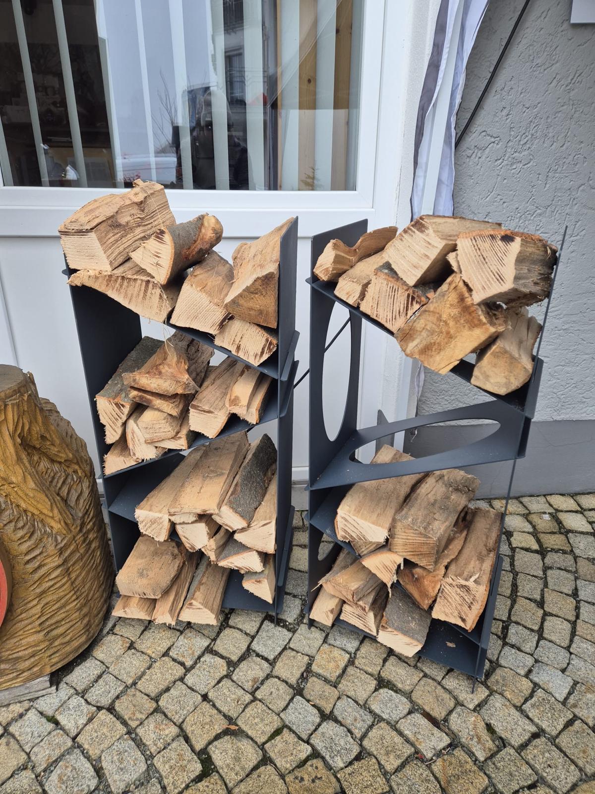 Stehtische, Barhocker & Holzlager – Produkt 3